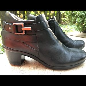 Naturalizer Eleanor Bootie Size 8
